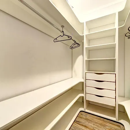 Apartment Voskresenska 18 , Парковые Озера Kyiv Room photo