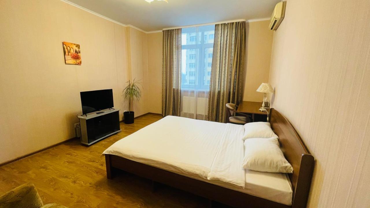 Voskresenska 18 , парковые озера Kyiv