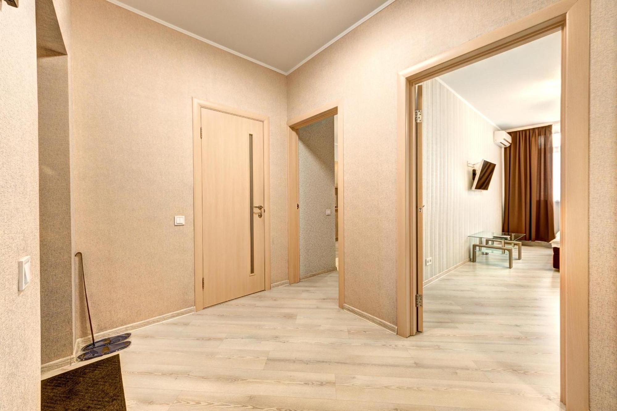 Apartment Voskresenska 18 , парковые озера *