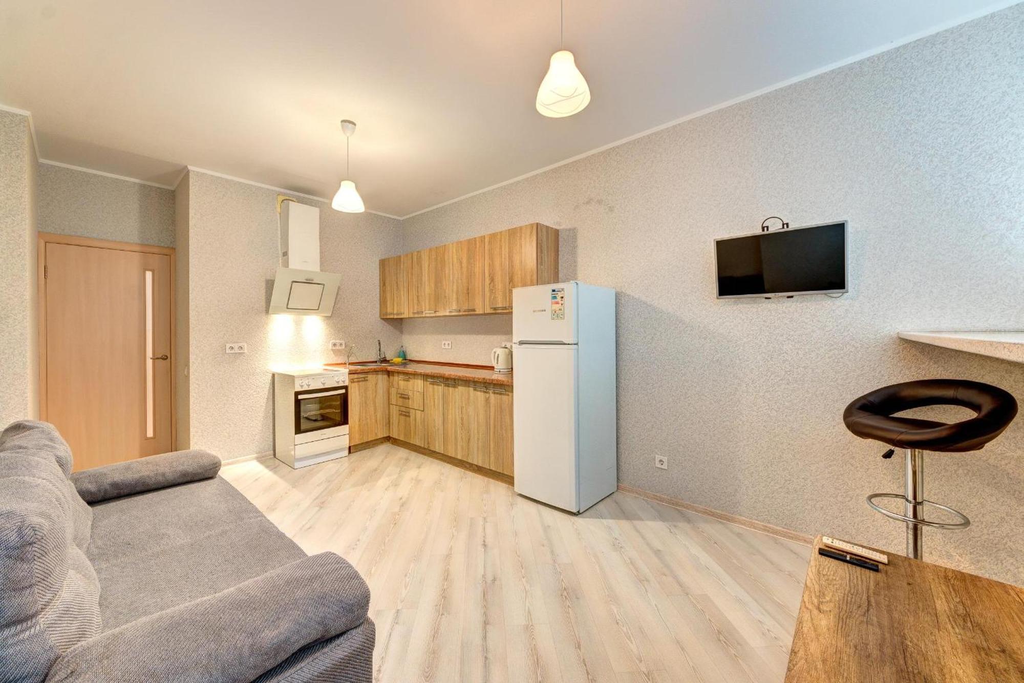 Apartment Voskresenska 18 , парковые озера *