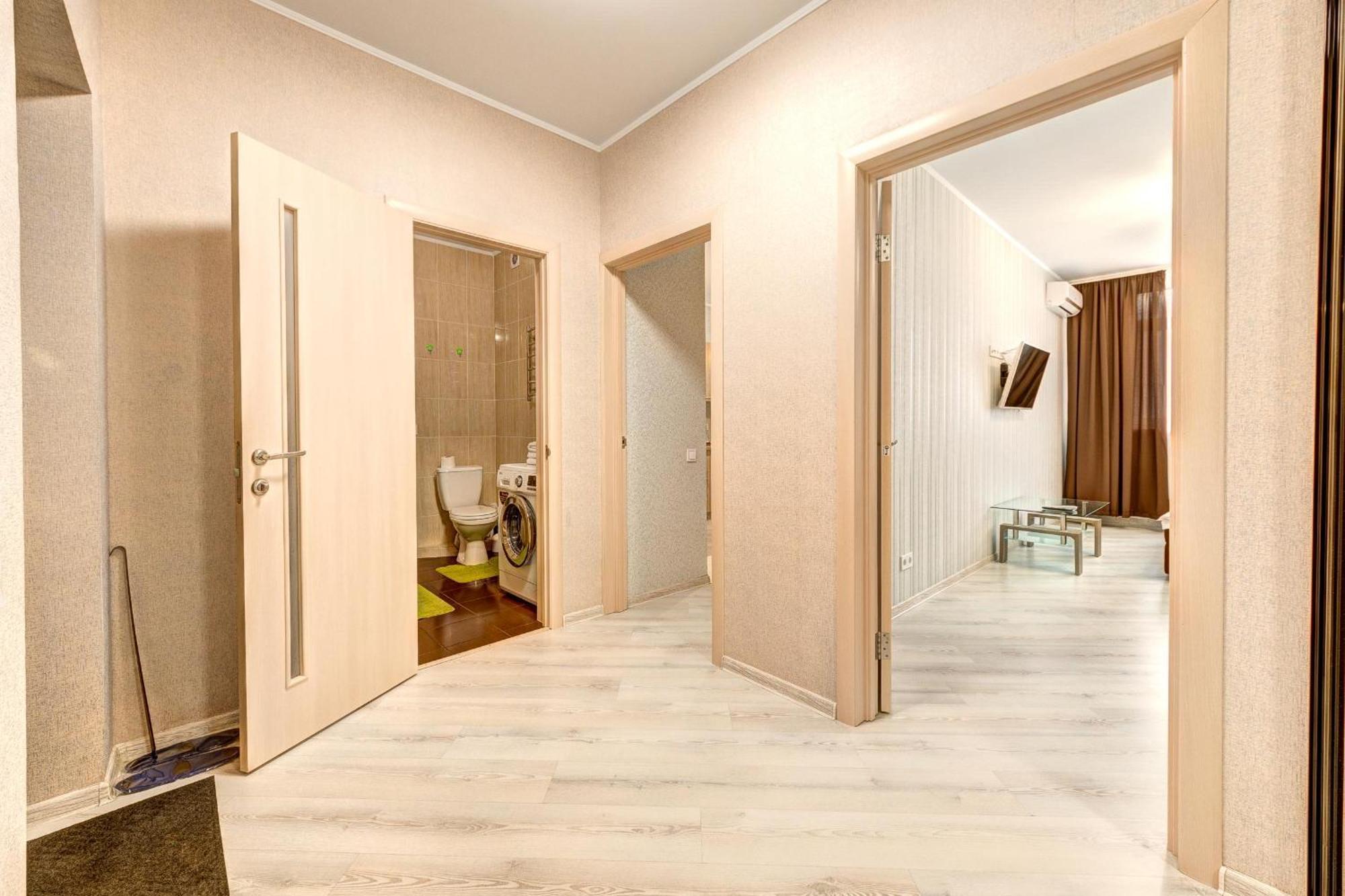 Voskresenska 18 , парковые озера Apartment