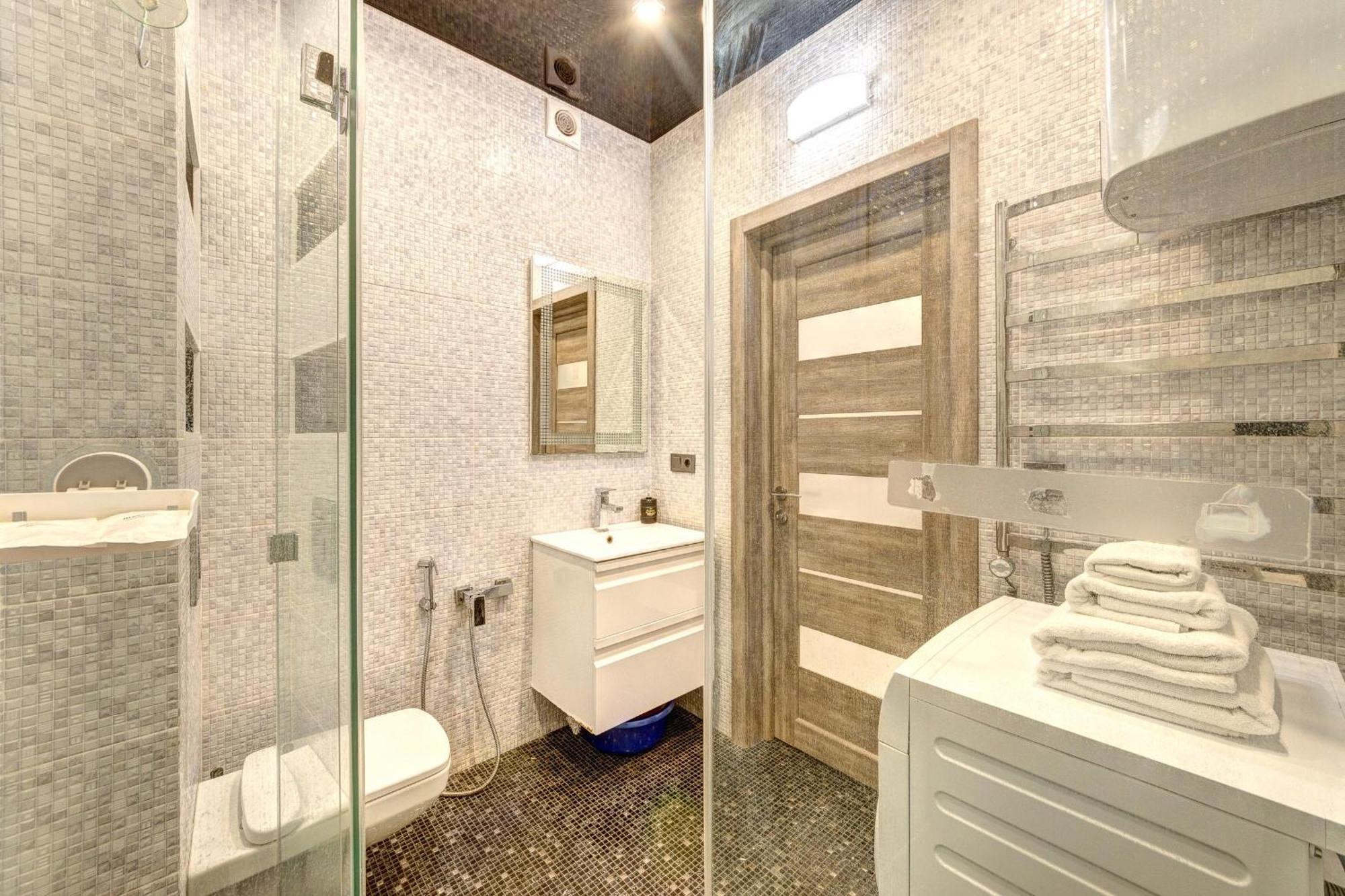 Voskresenska 18 , парковые озера Apartment *