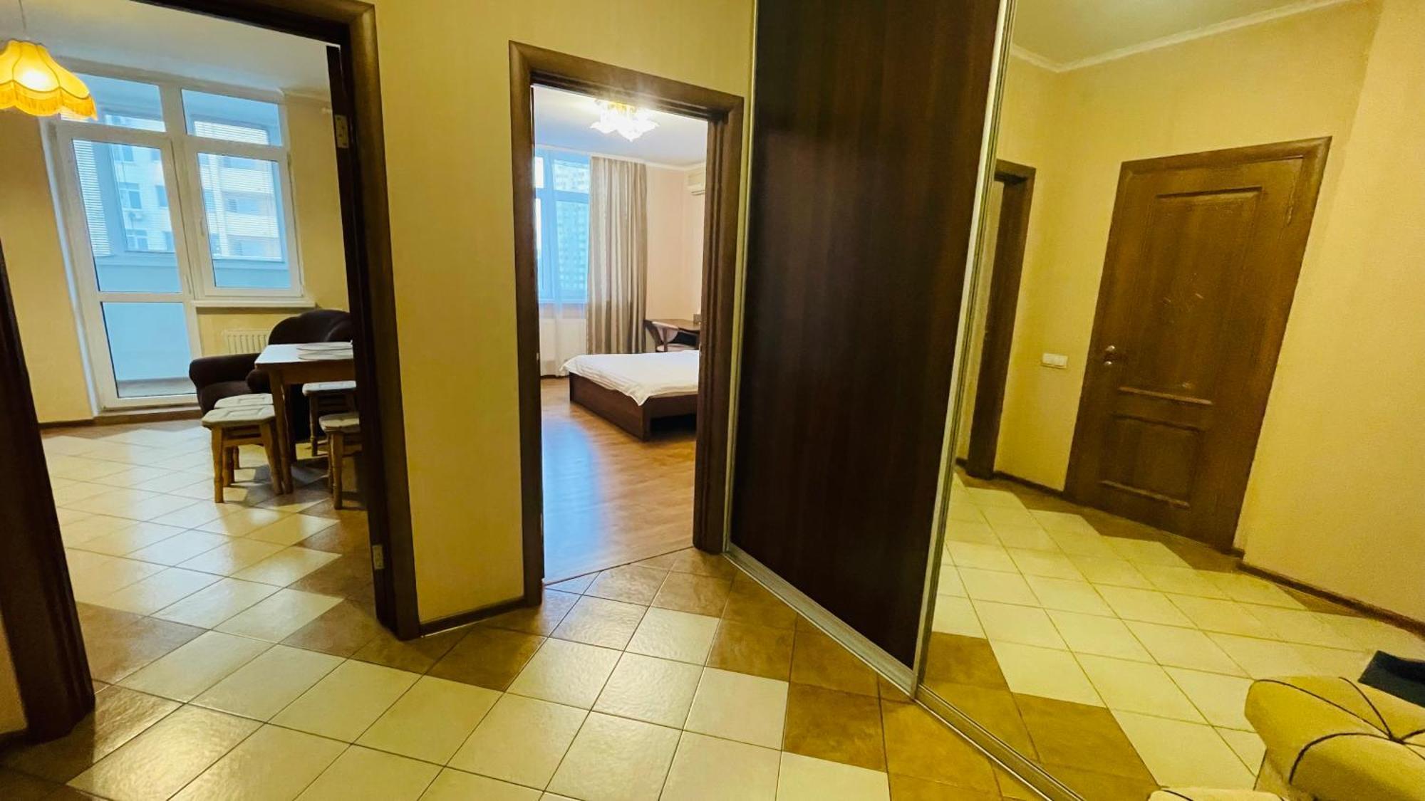 Apartment Voskresenska 18 , парковые озера *