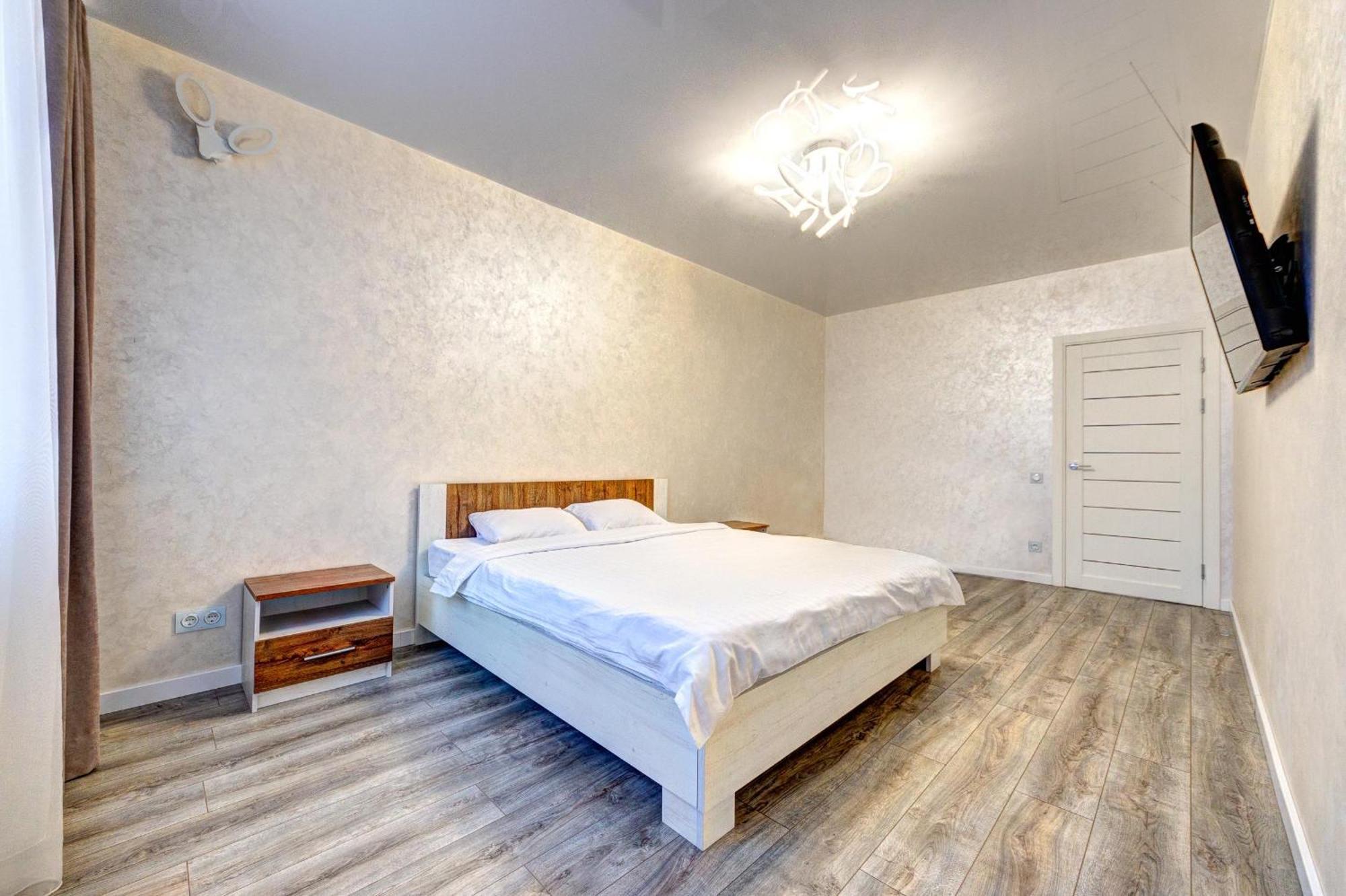 Apartment Voskresenska 18 , парковые озера Kyiv