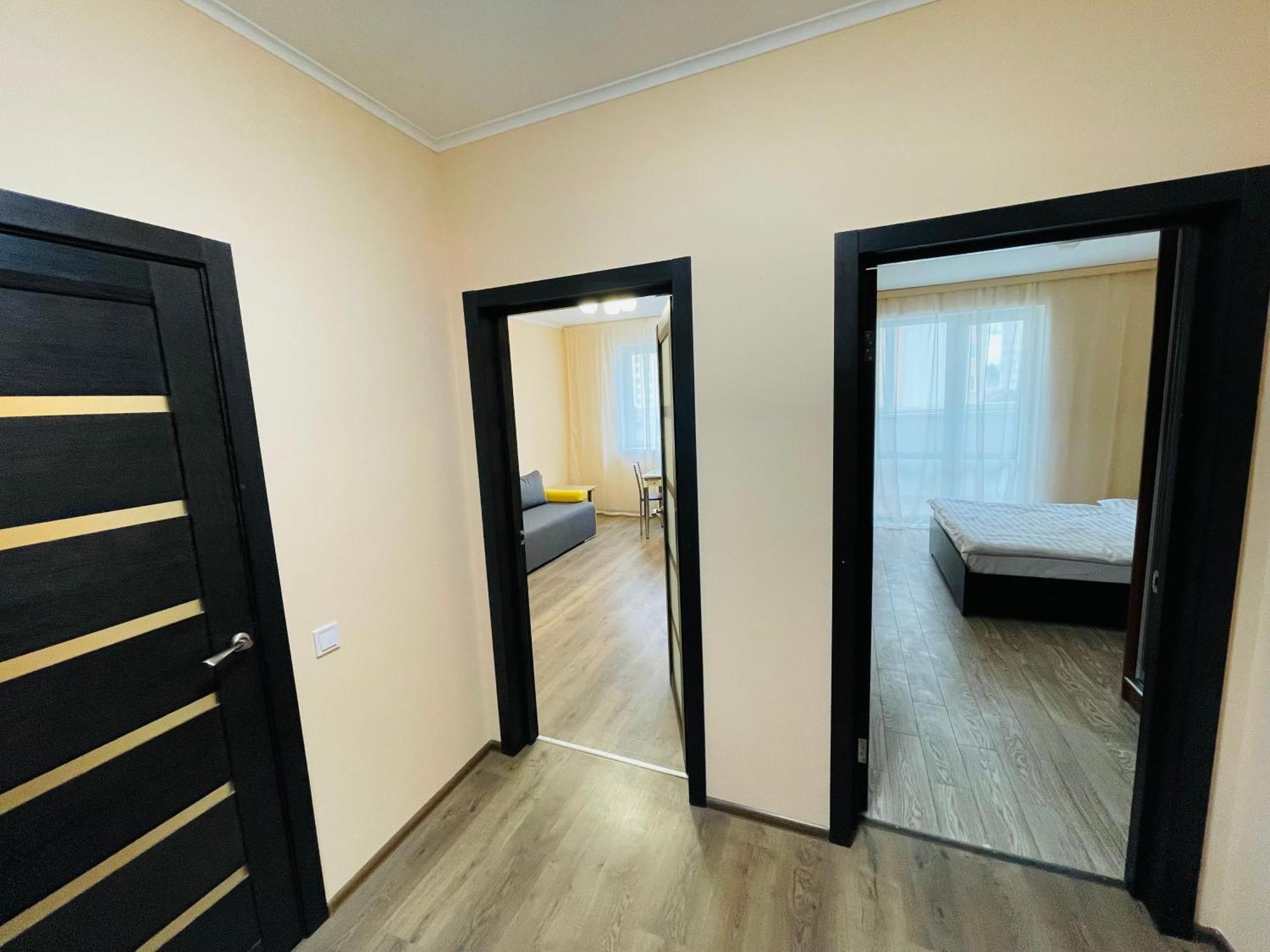 Voskresenska 18 , парковые озера Apartment *