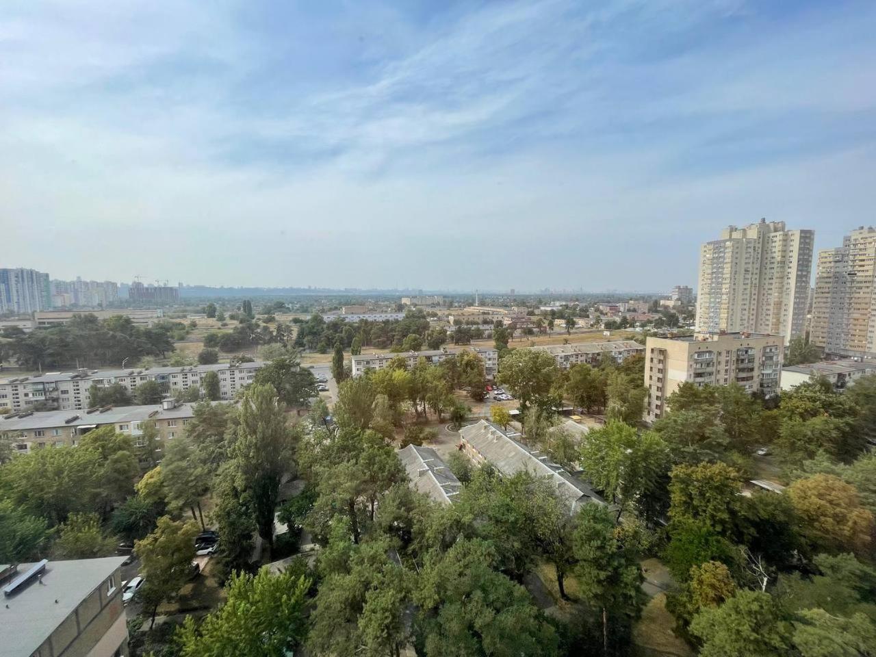 Apartment Voskresenska 18 , парковые озера Kyiv
