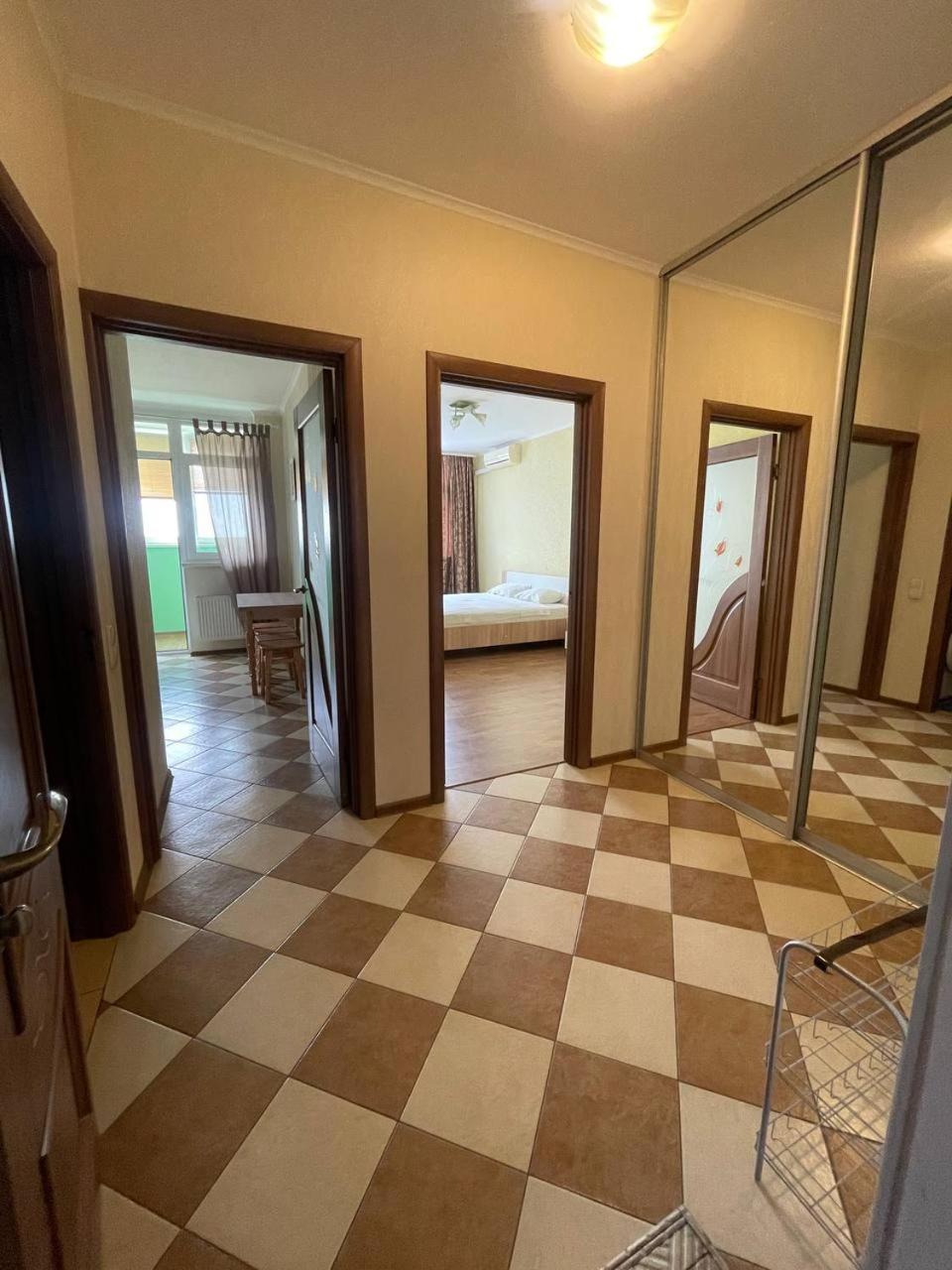 Apartment Voskresenska 18 , парковые озера