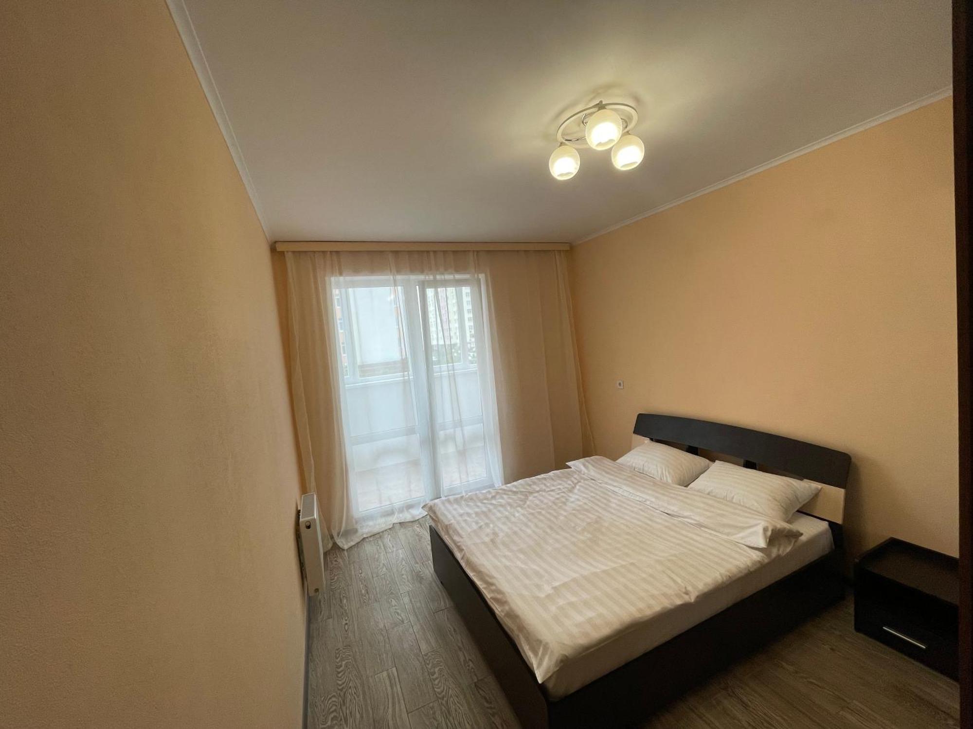 Apartment Voskresenska 18 , парковые озера Kyiv