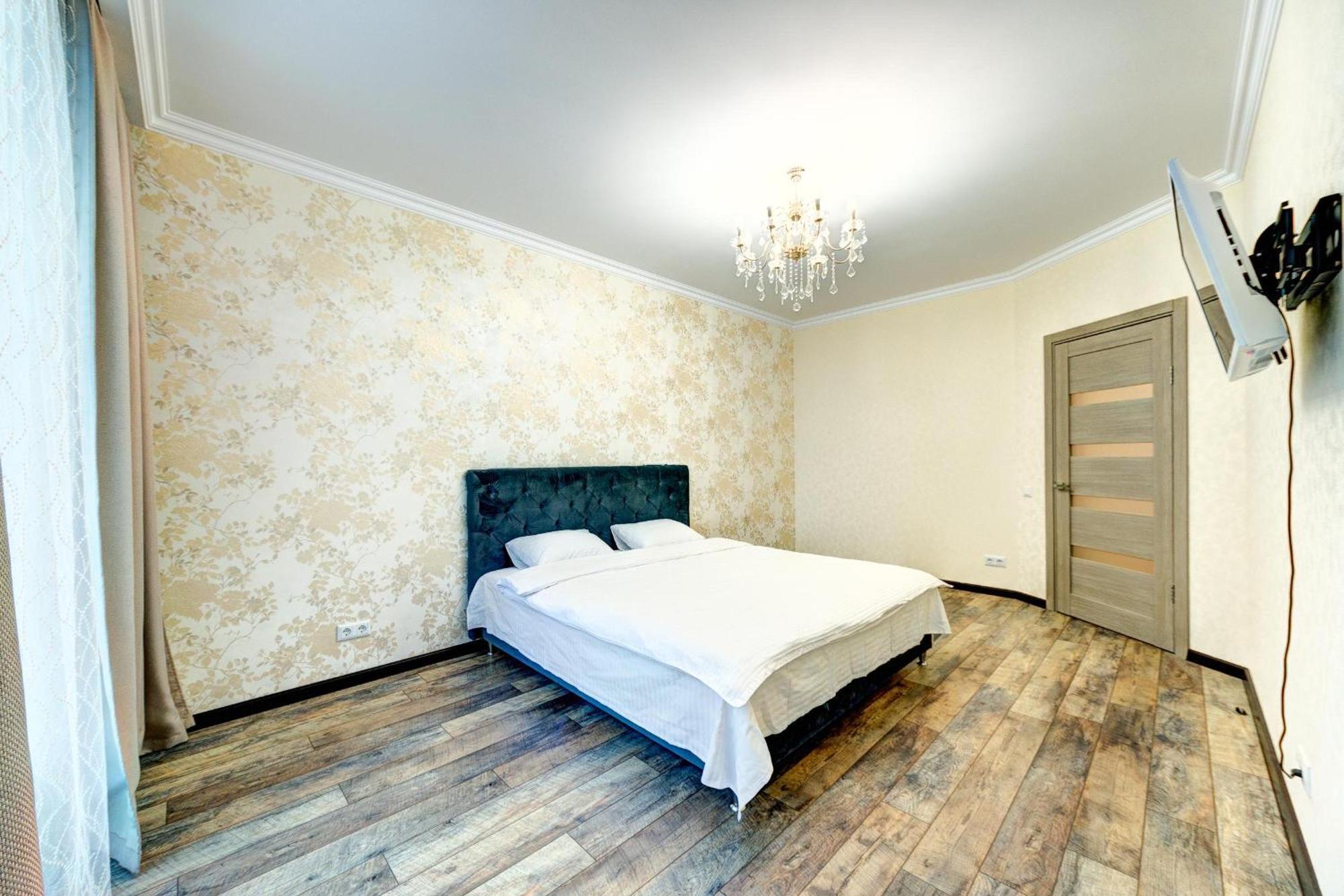 Apartment Voskresenska 18 , парковые озера *