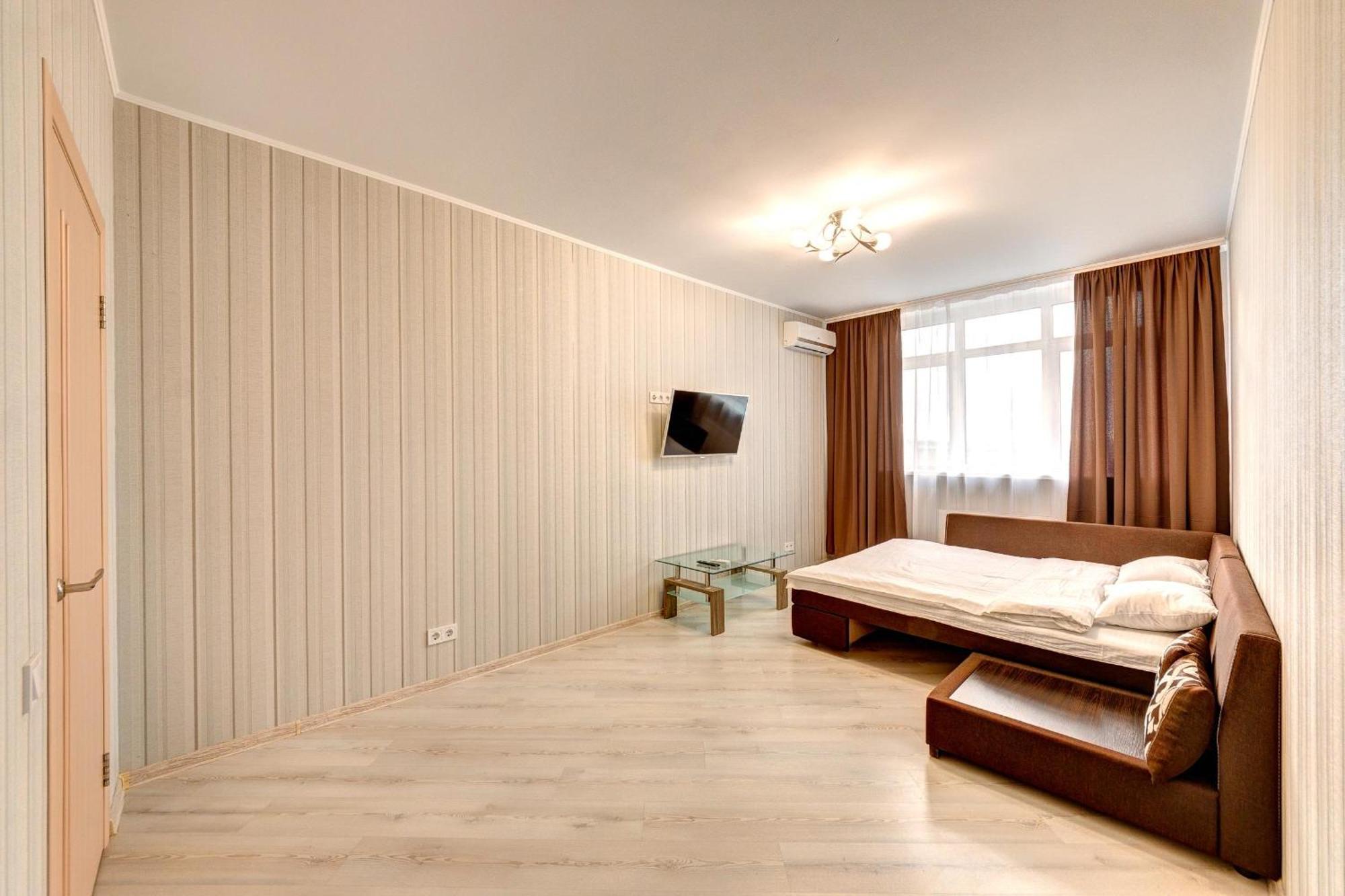 Apartment Voskresenska 18 , парковые озера *