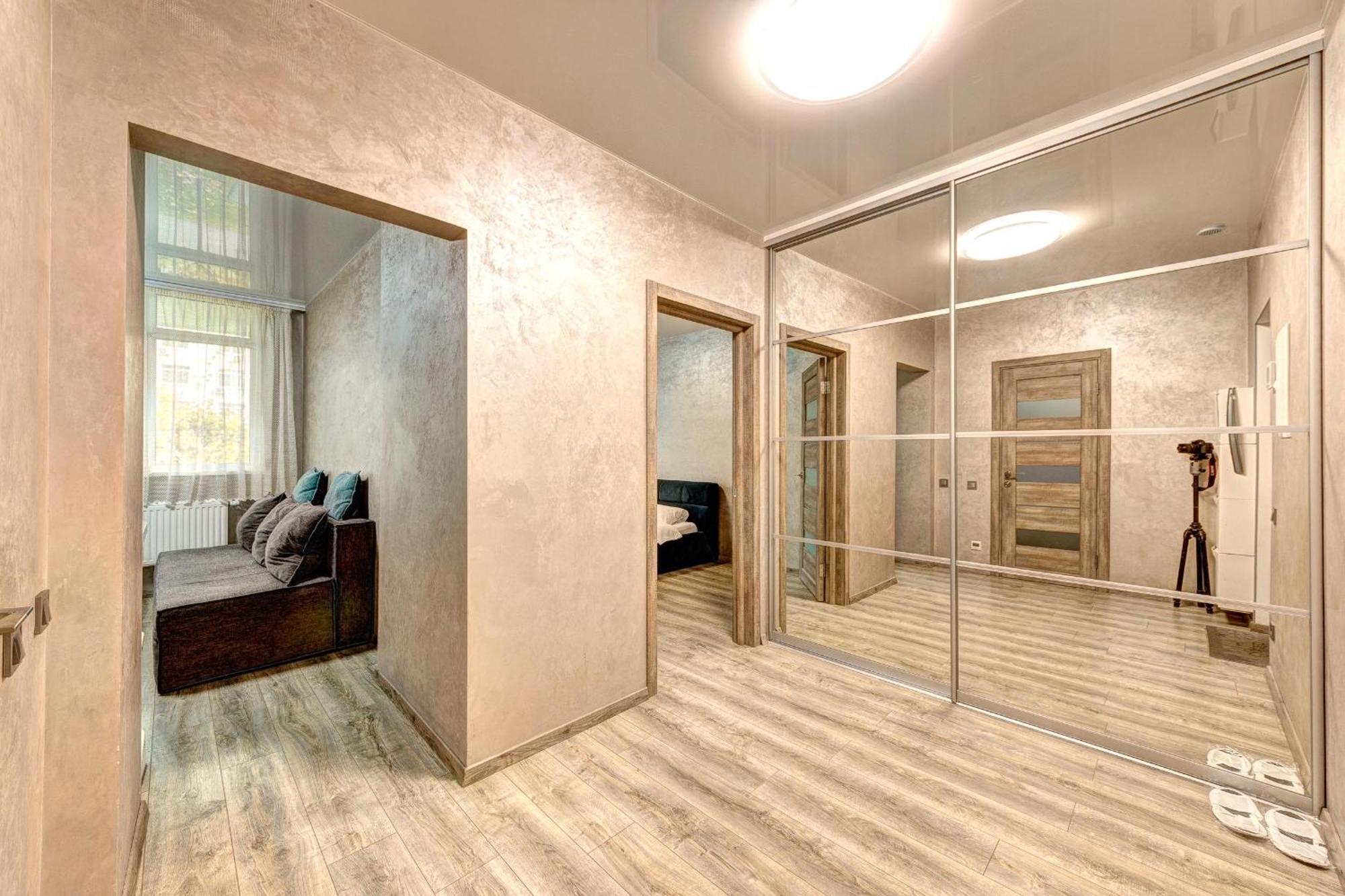 Voskresenska 18 , парковые озера Apartment *