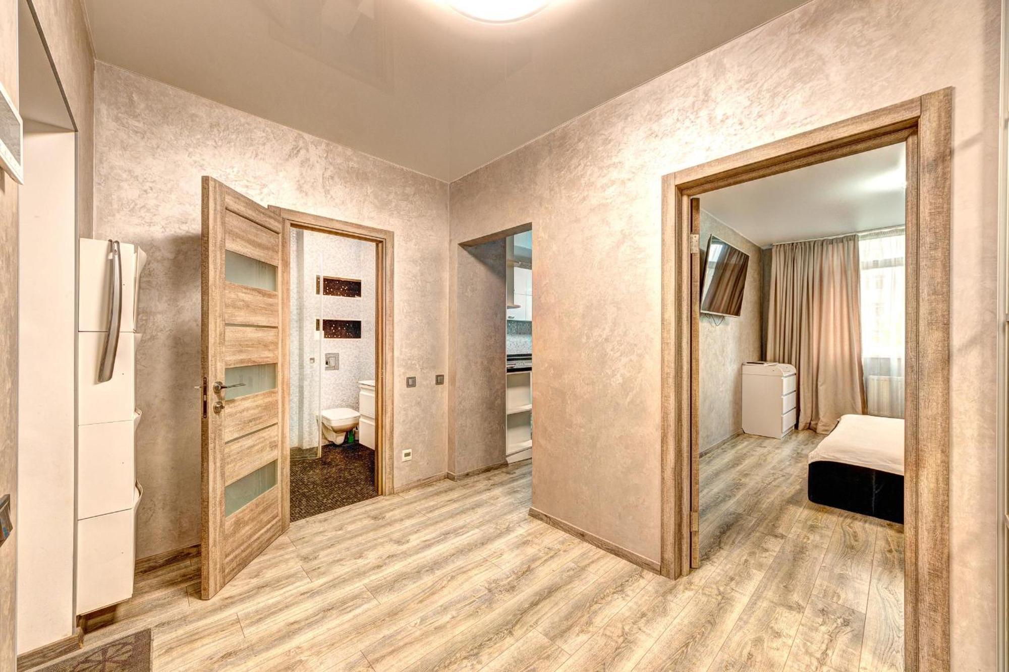Apartment Voskresenska 18 , парковые озера *