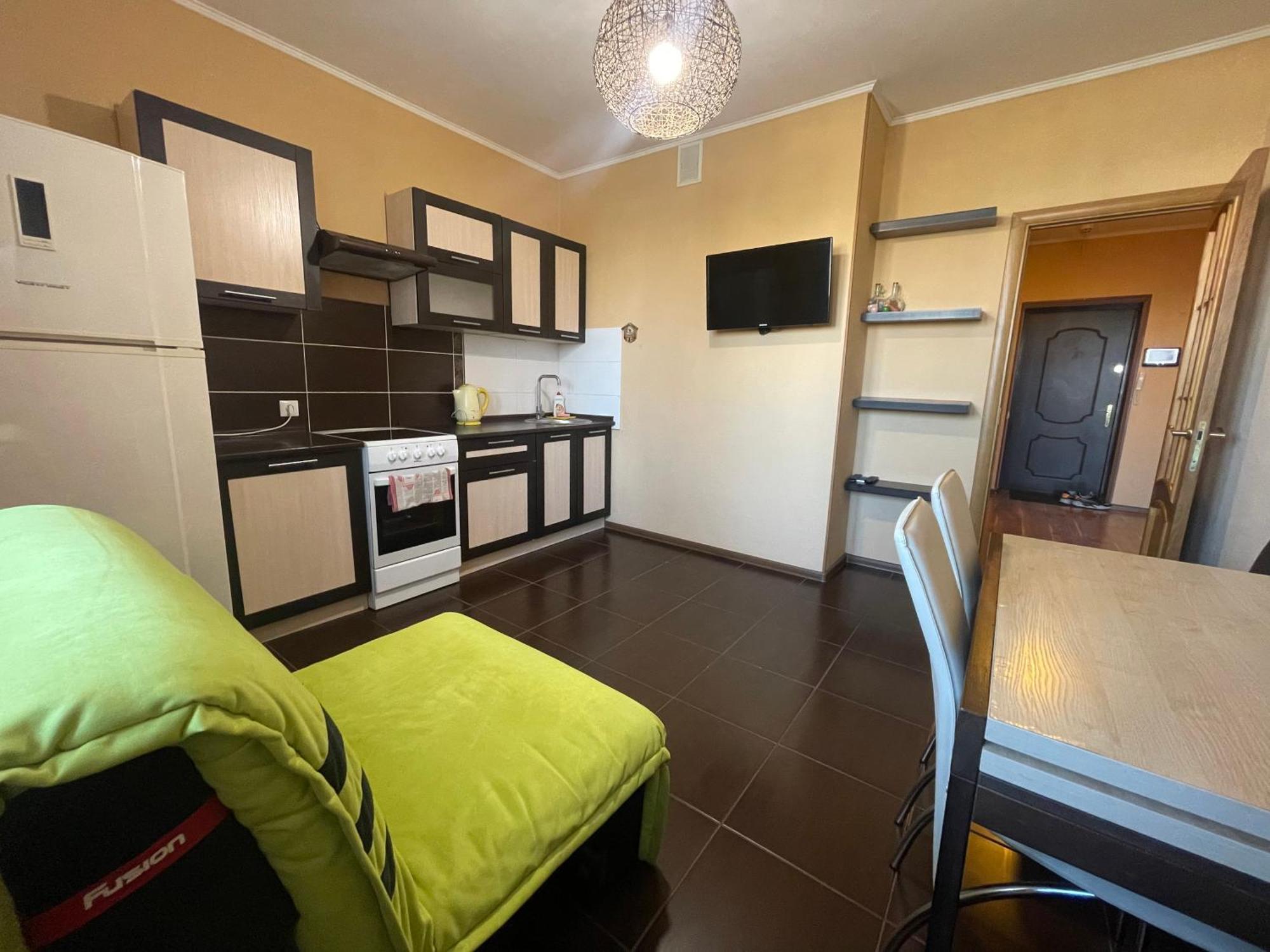Apartment Voskresenska 18 , парковые озера *