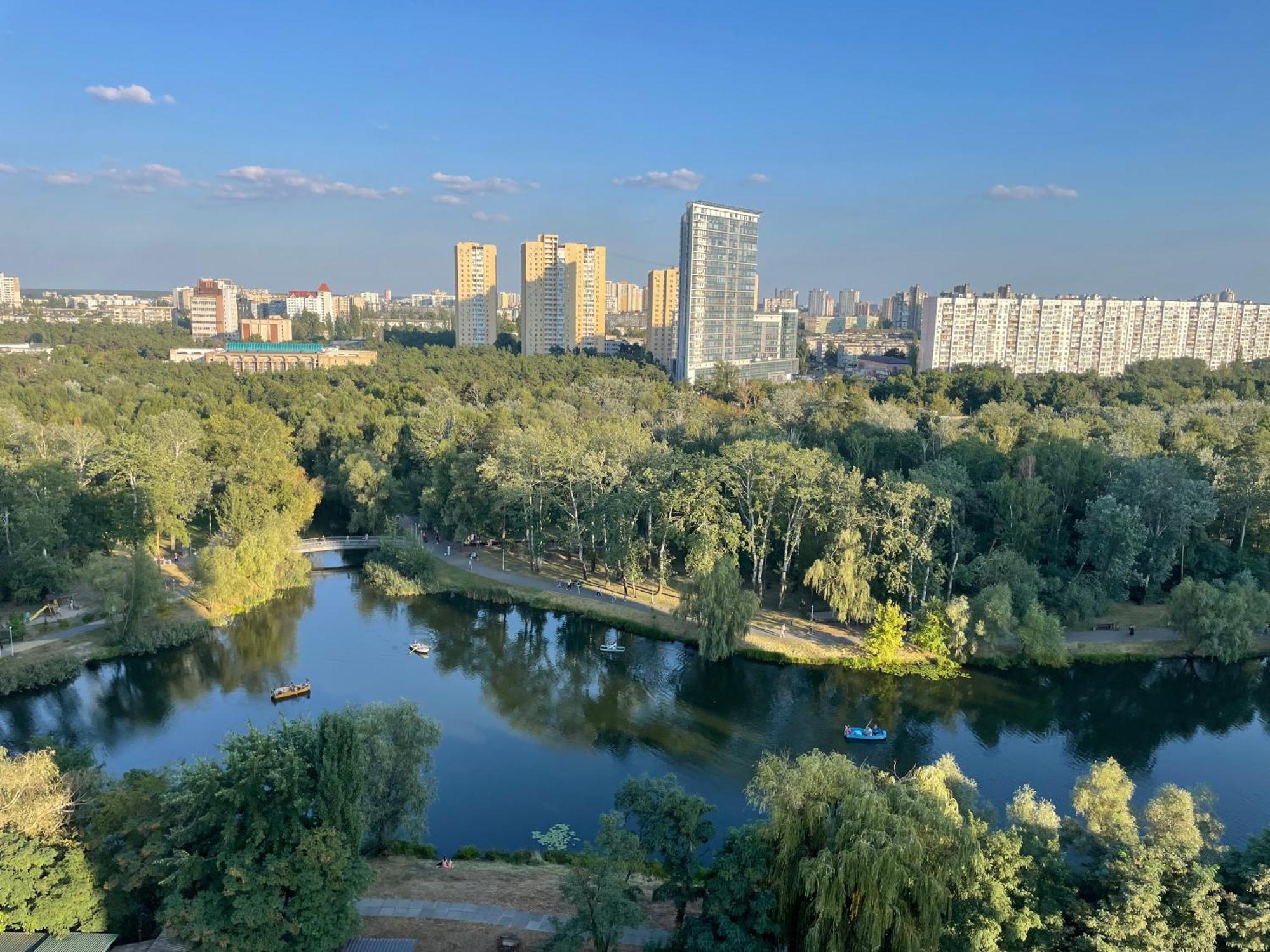 Voskresenska 18 , парковые озера * Kyiv