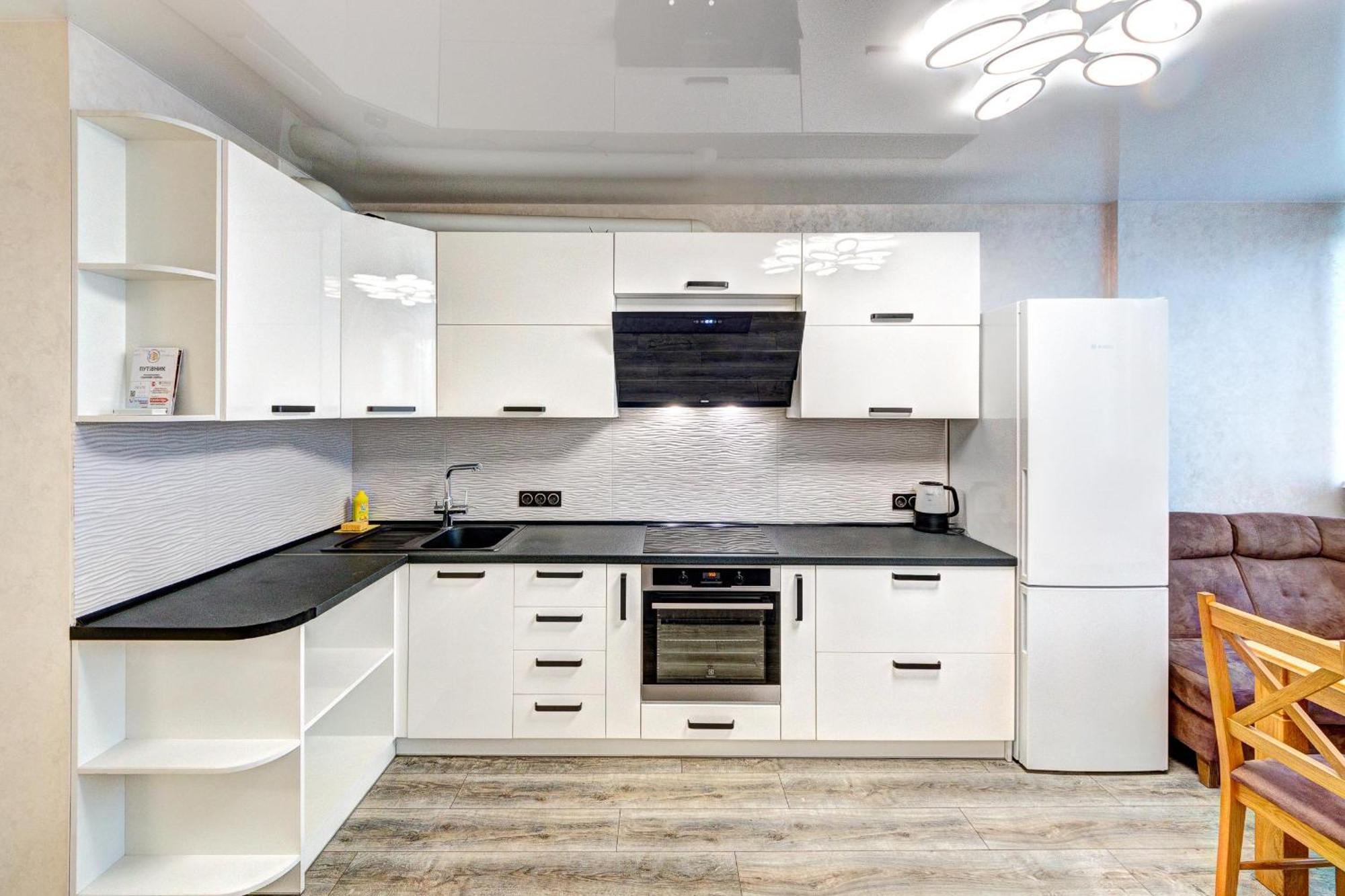 Voskresenska 18 , парковые озера Apartment