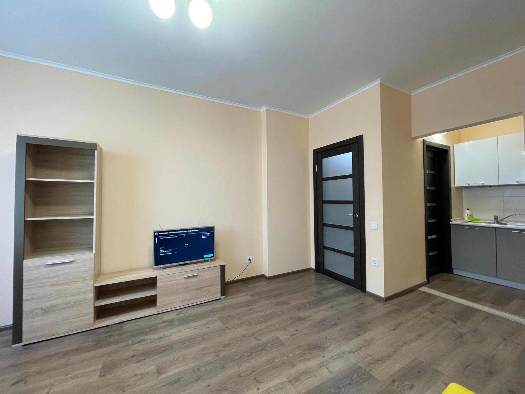 Voskresenska 18 , парковые озера *